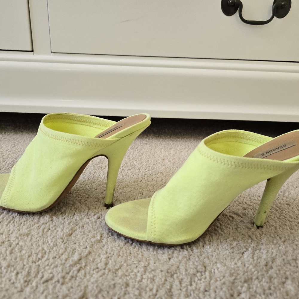 YEEZY SEASON 6 Butter Yellow Mules 5, 35 - Picture 6 of 8